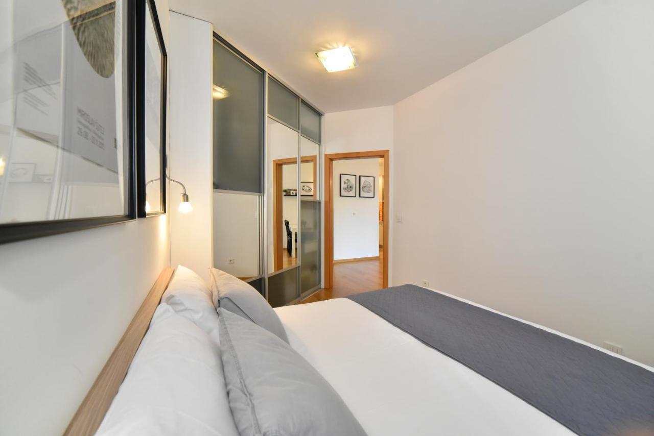 Block Apartment Park With Private Garage Parking Zagreb Exterior foto